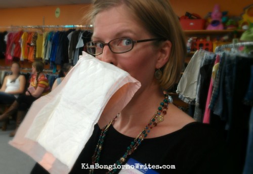 Postnatal pad as tissue by @TheKimBongiorno of @LetMeStart at #PeeAlone signing in VT
